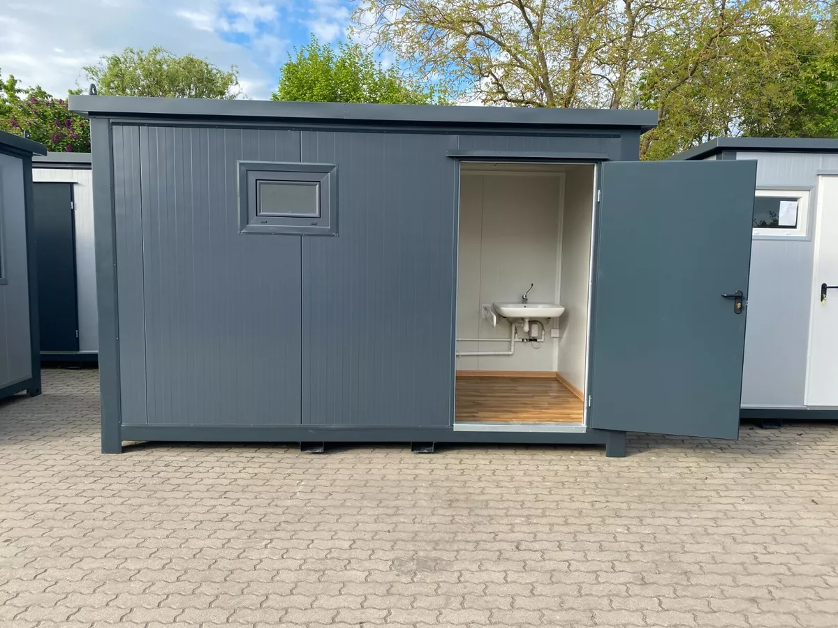 Conteneur sanitaire pour personnes à mobilité réduite – WC avec rampe