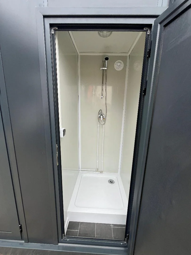 Conteneur Sanitaire WC + lavabo + douche raccordable – gris – Image 4