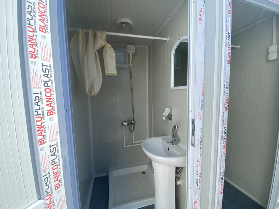 Conteneur sanitaire 1,30 × 2,05 m avec douche double – Image 2