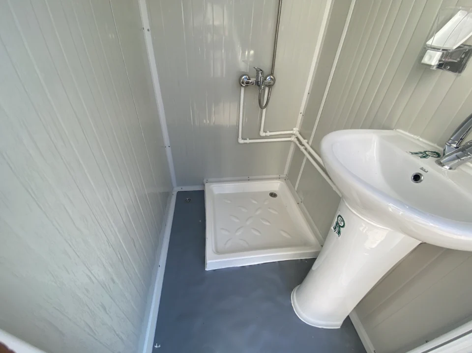Conteneur sanitaire 1,30 × 2,05 m avec douche double – Image 3