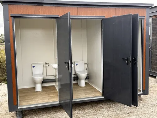 Conteneur sanitaire type pavillon avec cabine triple – Image 2