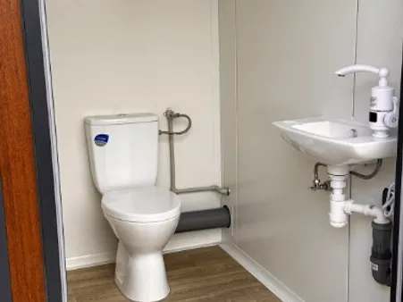 Conteneur sanitaire type pavillon avec cabine triple – Image 7