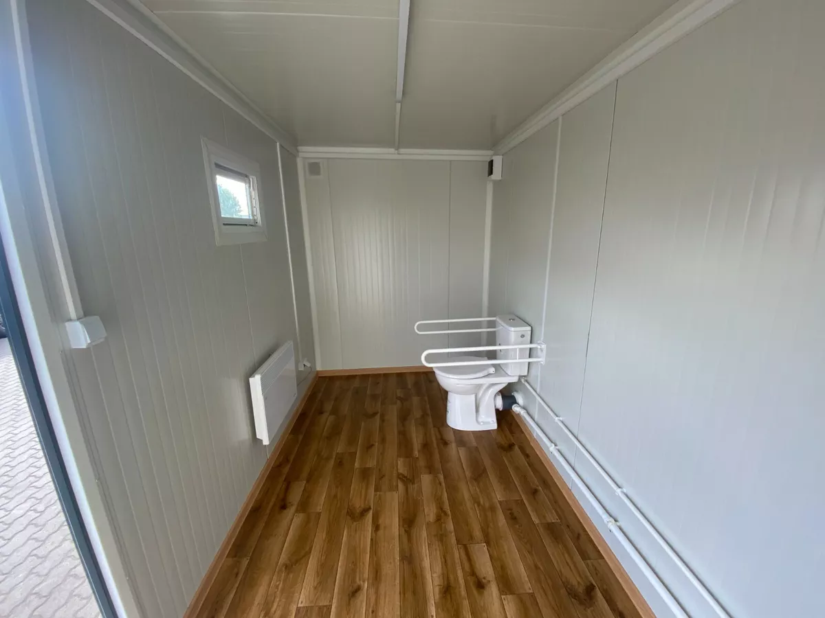 Conteneur sanitaire pour personnes à mobilité réduite – WC avec rampe – Image 9