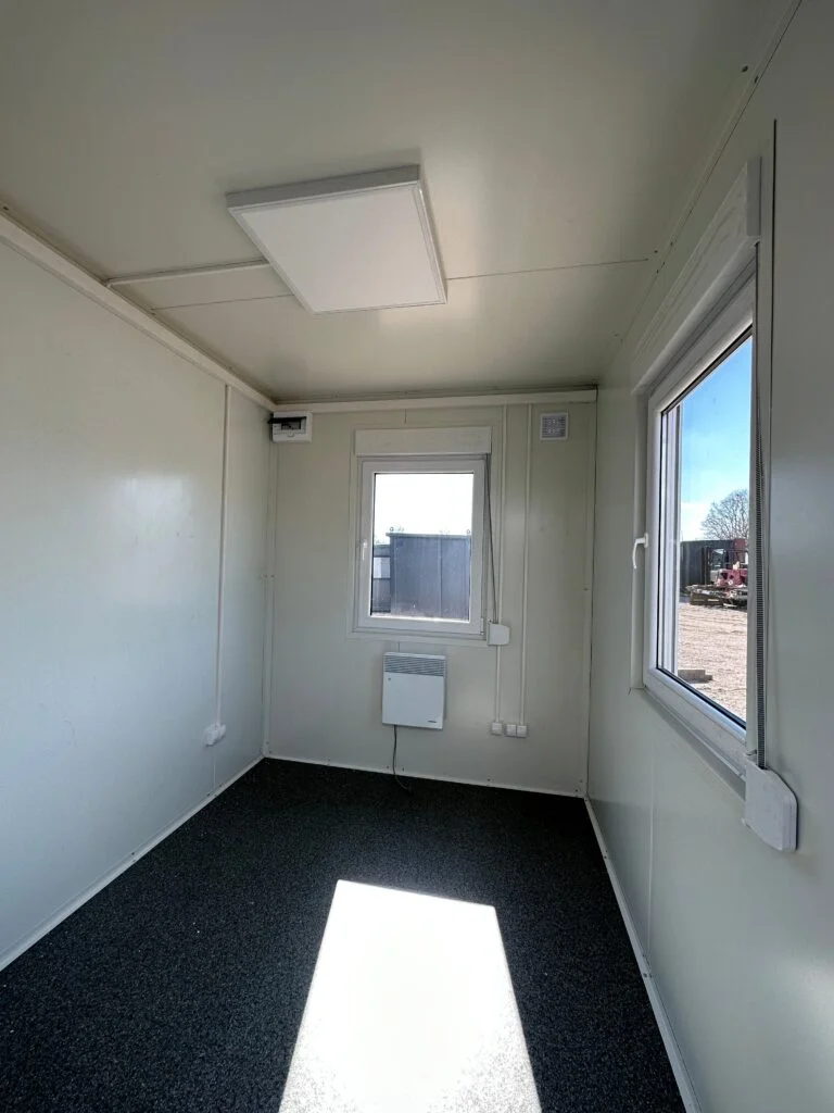Conteneur Bureau 3,00 × 2,44 m (7,3 m²) – Image 2